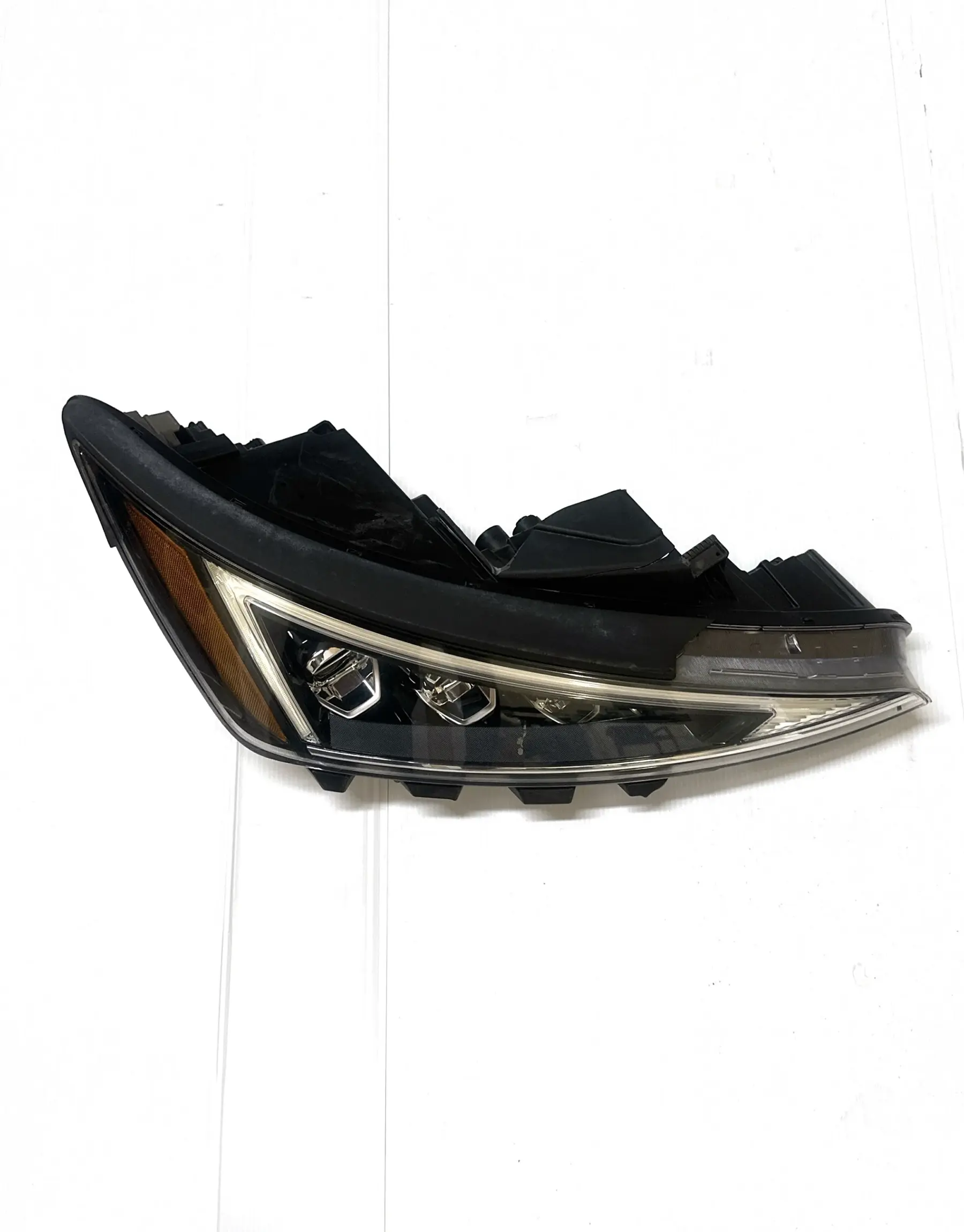Hyundai_elantra_headlight