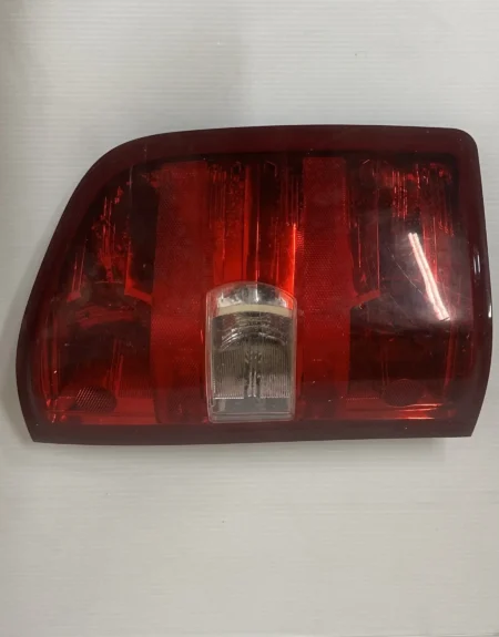 2007 Chevrolet Silverado Tail light